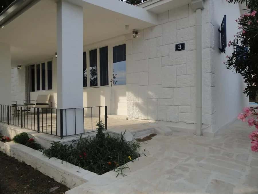 Дом Petrovac-2 с бассейном — фото 1 из 12