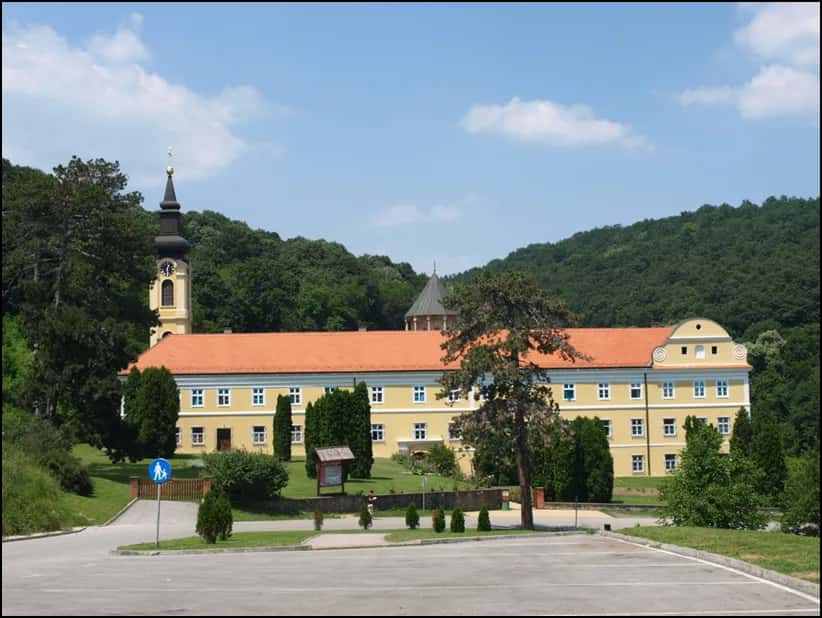 Монастырь Новое Хопово – Фрушке терме (SPA) – Винодельня — фото 1 из 5