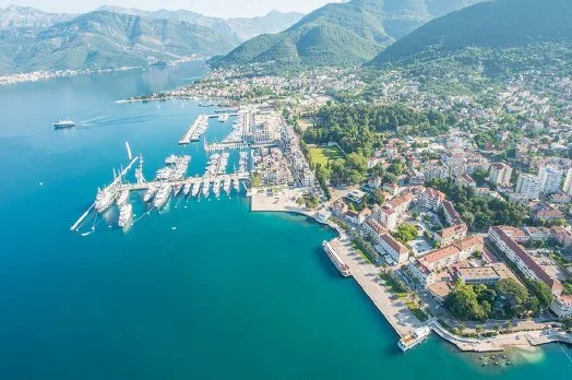 Вид на Porto Montenegro со стороны воды