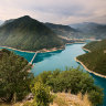 Один из самых красивых водоемов Черногории, Пивское озеро.