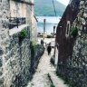 В Черногории на берегу Боко-Которской бухты находится романтичный городок Пераст, который состоит всего из нескольких улиц. Но несмотря на свой небольшой размер, это один из самых красивых городов Черногории. 